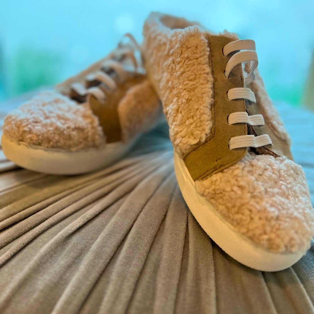 Kenneth Cole Faux Fur mule. New. Sz 7. New